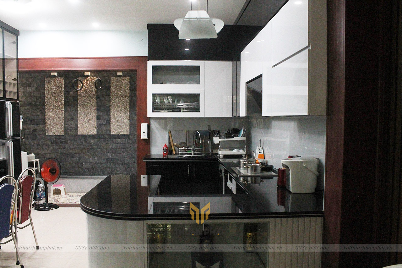 Tủ bếp inox cánh Acrylic màu Trắng - Đen sang trọng cho anh Sơn - Biệt Thự LK Xa La