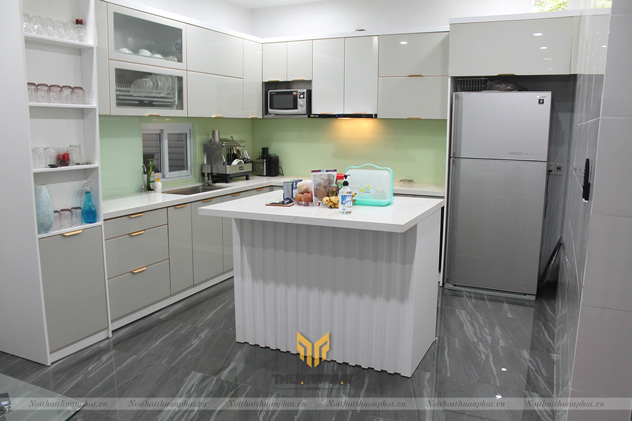 Tủ bếp inox cánh kính thiết kế đẹp sang - chị Huyền - TP. Việt Trì