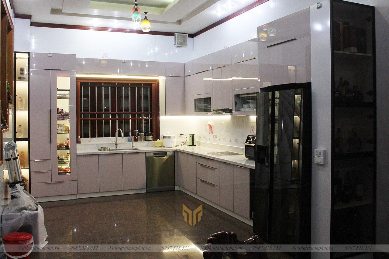 Tủ bếp inox cánh kính Trắng - Hồng nhà chị Ngân - Hải Dương