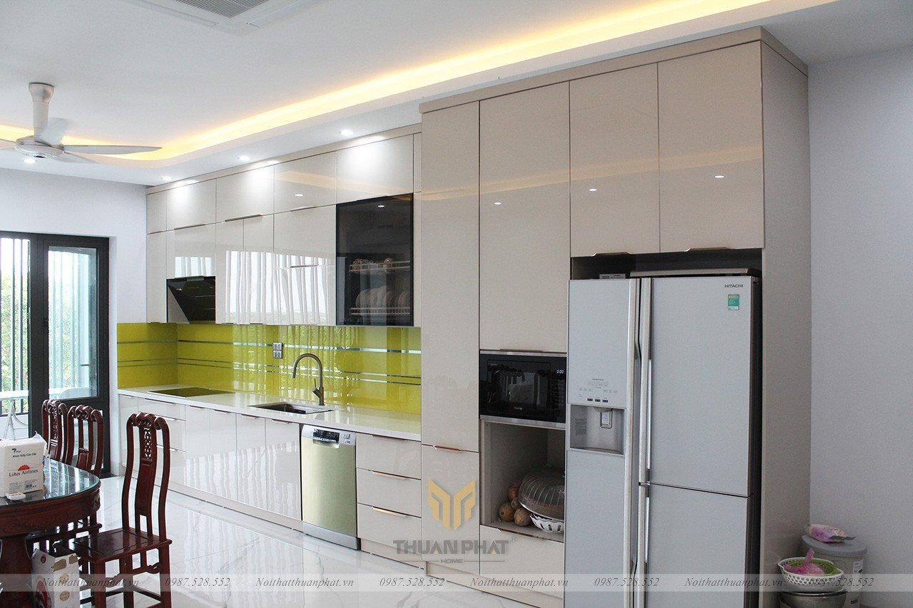 Tủ bếp inox cánh kính cường lực màu Begei hiện đại nhà cô Loan